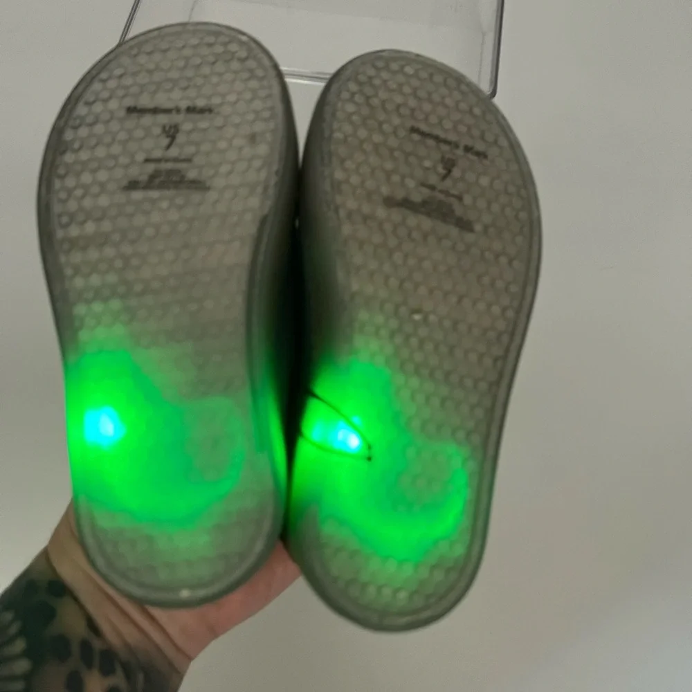 Kids Members Mark light up slip on‎ shoes size 7.